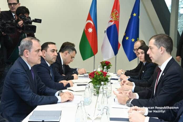 Ceyhun Bayramov Serbiyalı həmkarı ilə Ermənistanla sülh prosesini müzakirə etdi