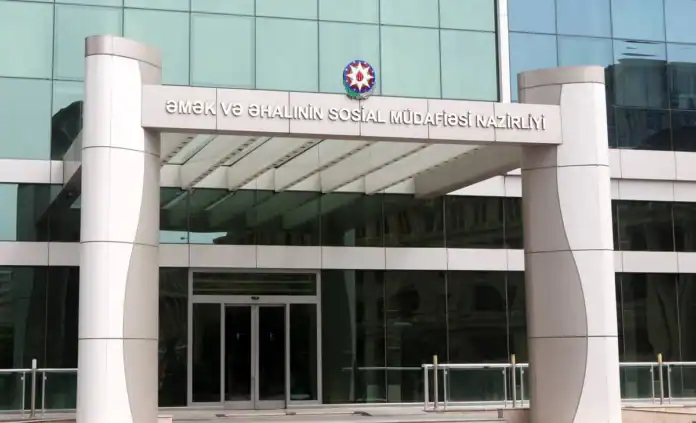 Azərbaycanda maaşlar