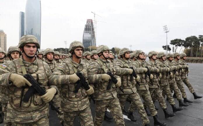 В Азербайджане снизили предельный возраст для военной службы