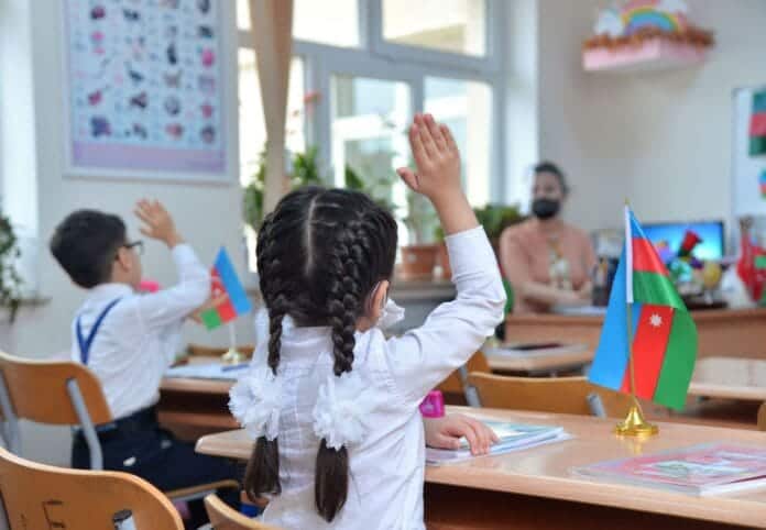 Azərbaycan məktəblərində