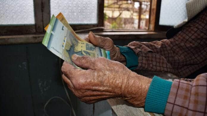 müavinətlər və pensiyalar