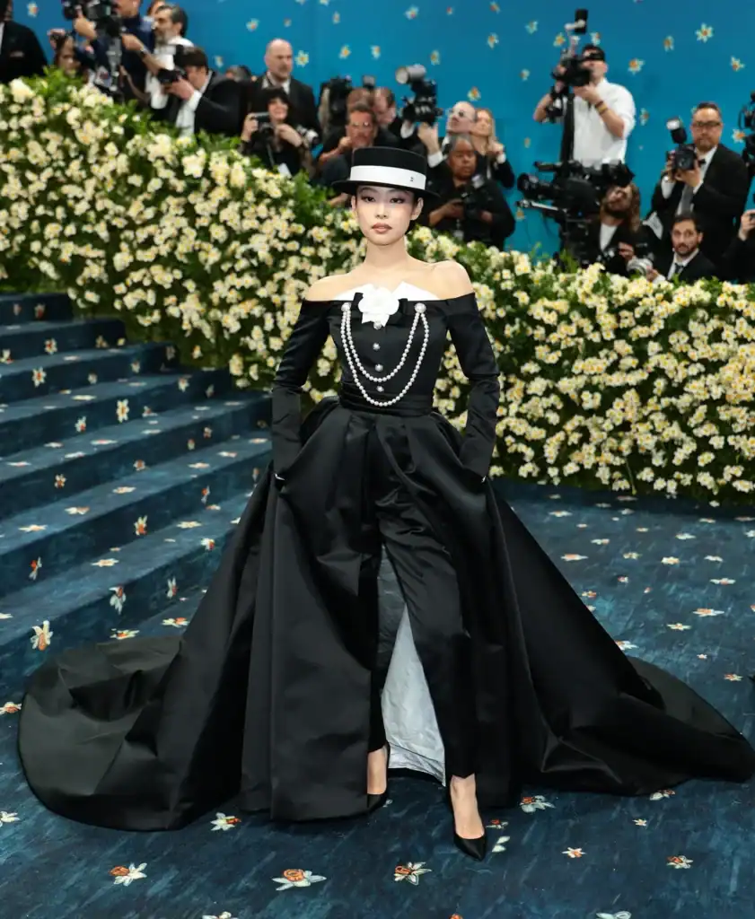 Met Gala 2025: Qırmızı xalçanın ən yaddaqalan geyimləri — Cici Hadid, Pamela Anderson, Zendaya və başqaları