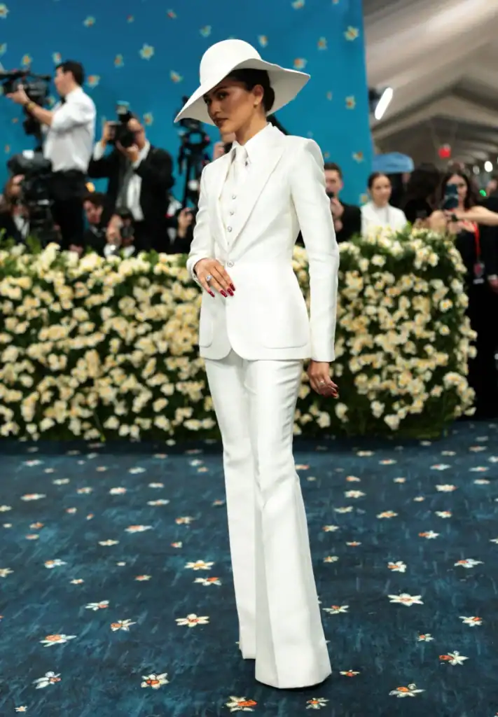 Met Gala 2025: Qırmızı xalçanın ən yaddaqalan geyimləri — Cici Hadid, Pamela Anderson, Zendaya və başqaları