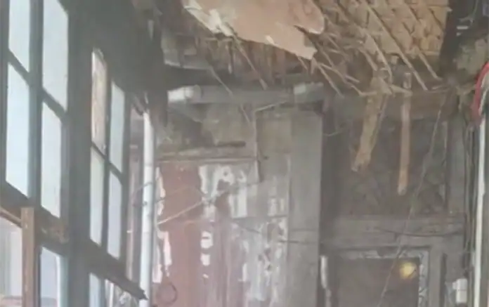 Bakıda tarixi binanın dam örtüyü uçdu