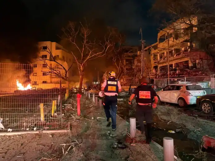İran İsrailə raketlə hücum etdi
