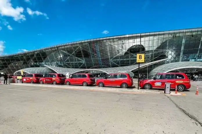 Bakı hava limanında taksi