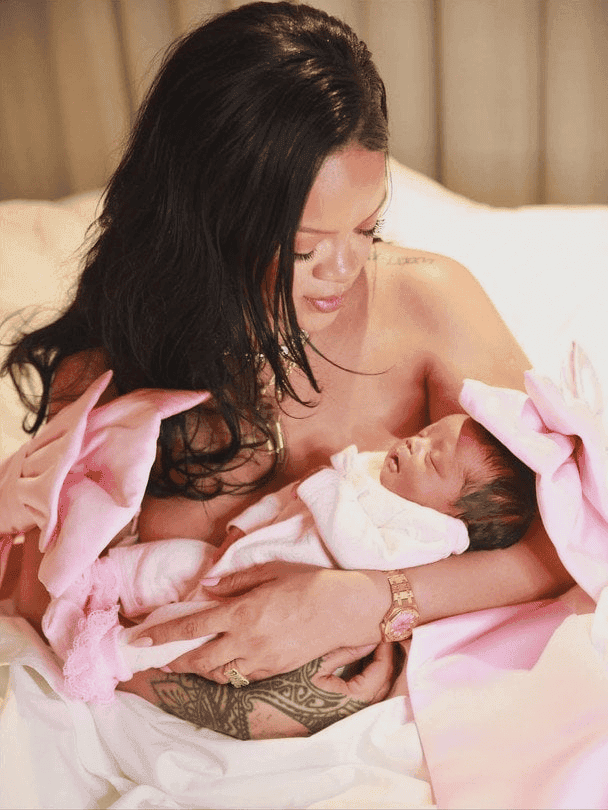Rihanna üçüncü dəfə ana oldu: qızının adını açıqladı