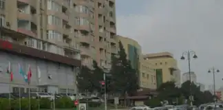 Mətbuat prospektində yeni işıqforlar quraşdırılıb