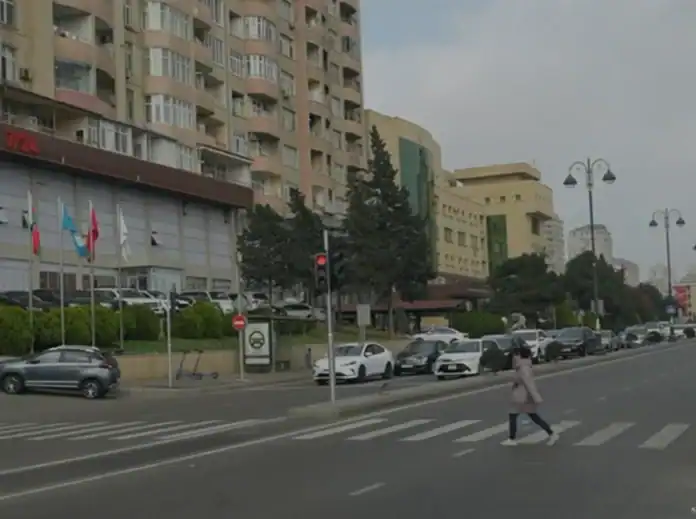 Mətbuat prospektində yeni işıqforlar quraşdırılıb