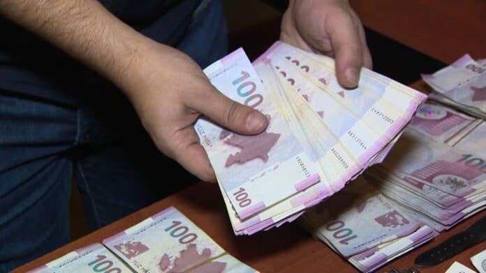 Manat 2026-da sabit qalacaq - Fitch