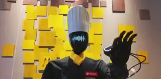 Çində McDonald’s-da robotlar işçiləri əvəz etdi