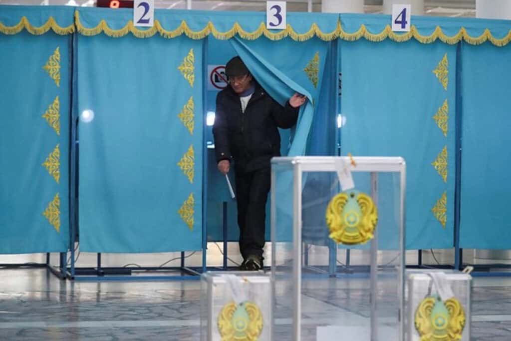 Qazaxıstanda yeni Konstitusiya təsdiqləndi – seçicilərin böyük əksəriyyəti dəstəklədi