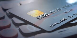 Özünü bank əməkdaşı kimi göstərib 13 min manat aldı