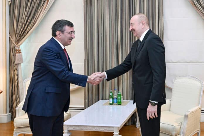 İlham Əliyev Cevdet Yılmazla görüşdü