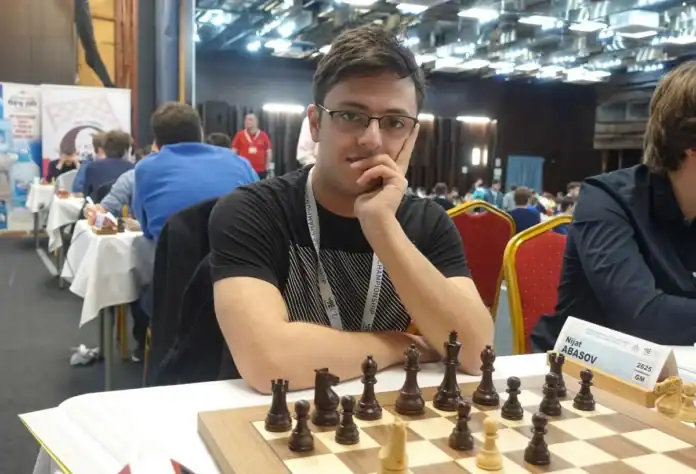 Nicat Abbasov Avropa çempionatında lider oldu