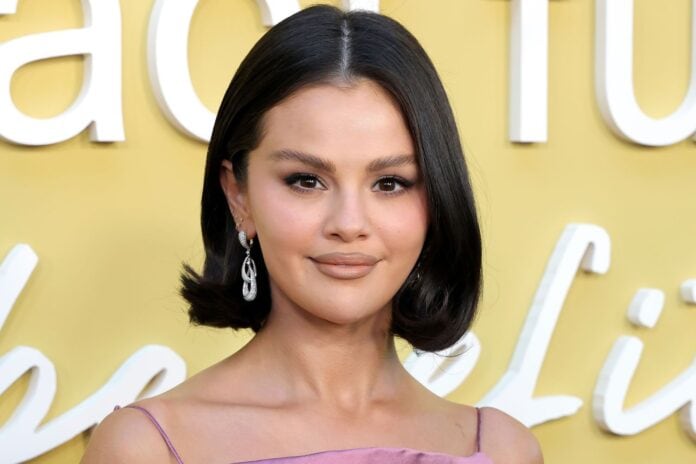 Selena Qomez dostunun xəstəliyindən danışdı