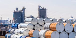 Bloomberg: Neft ehtiyatları sürətlə azalır