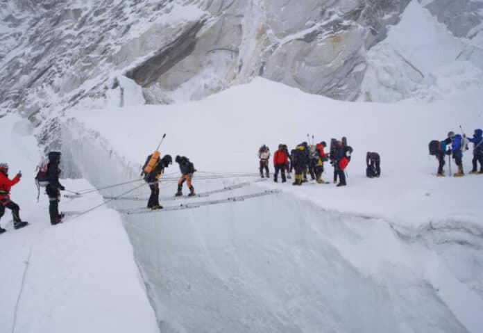 Everestdə dünya rekordu qeydə alındı