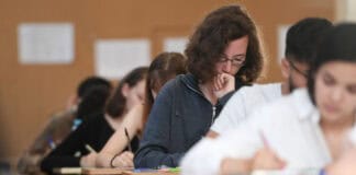 Universiteti 3 ilə bitirmək mümkündür?