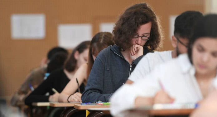 Universiteti 3 ilə bitirmək mümkündür?