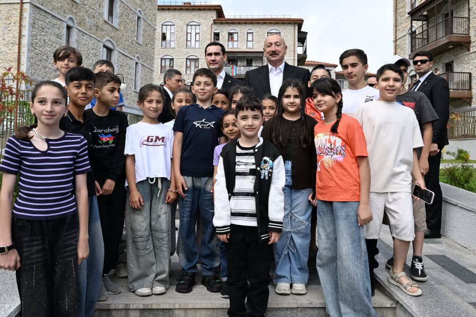 İlham Əliyev və Sərdar Berdiməhəmmədov Şuşadakı ilk yaşayış kompleksinə baxış keçirdilər