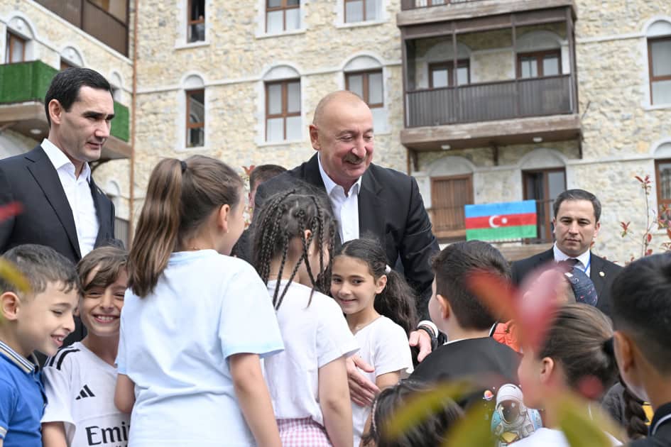 İlham Əliyev və Sərdar Berdiməhəmmədov Şuşadakı ilk yaşayış kompleksinə baxış keçirdilər