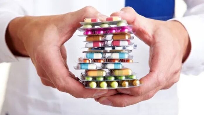 Antibiotiklərdən yanlış istifadə ciddi risk yaradır