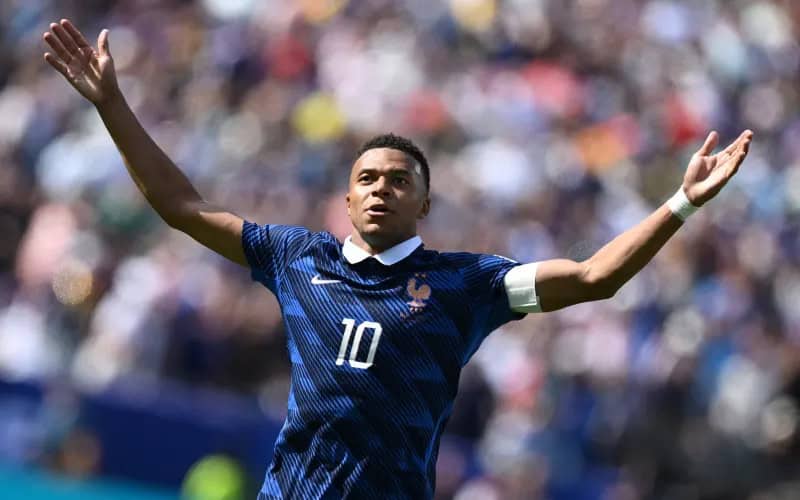 Messi tarix yazdı, Mbappe isə Fransa ilə növbəti mərhələyə yüksəldi