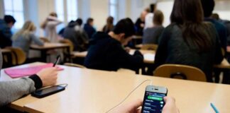 Məktəblərdə mobil telefonlara qadağa tətbiq olunur