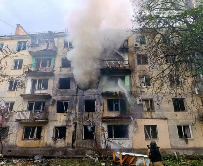 Pavloqradda yaşayış binasına zərbə: 12 yaralı var
