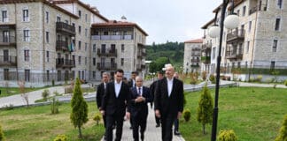 Prezidentlər Şuşadakı ilk yaşayış kompleksində oldular