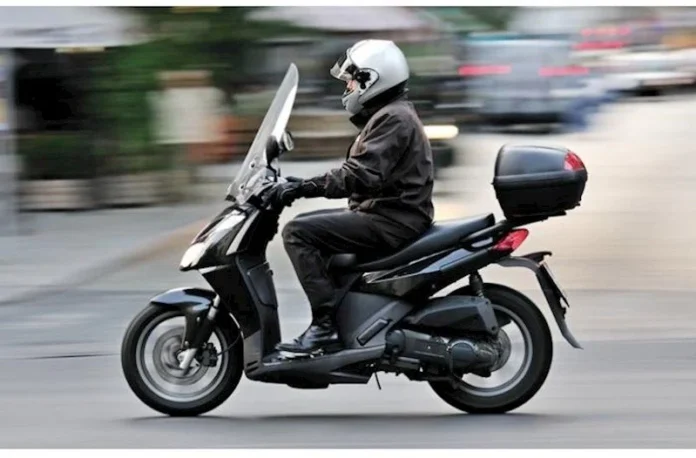 Moped sürücüləri üçün yeni qaydalar qüvvəyə minib
